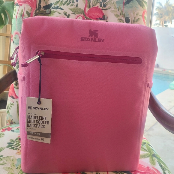 Stanley Midi Cooler - Picture 1 of 3